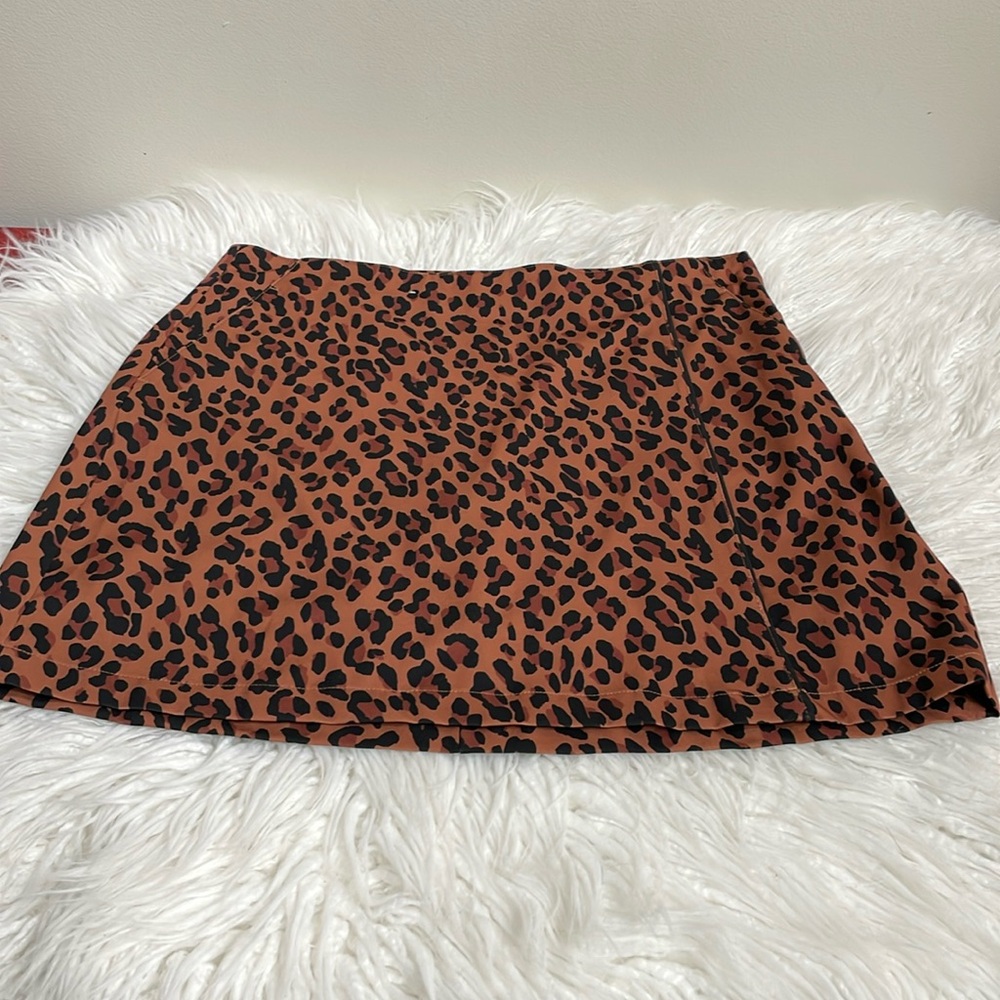 Lady Hagen new never worn leopard skirt size 8
